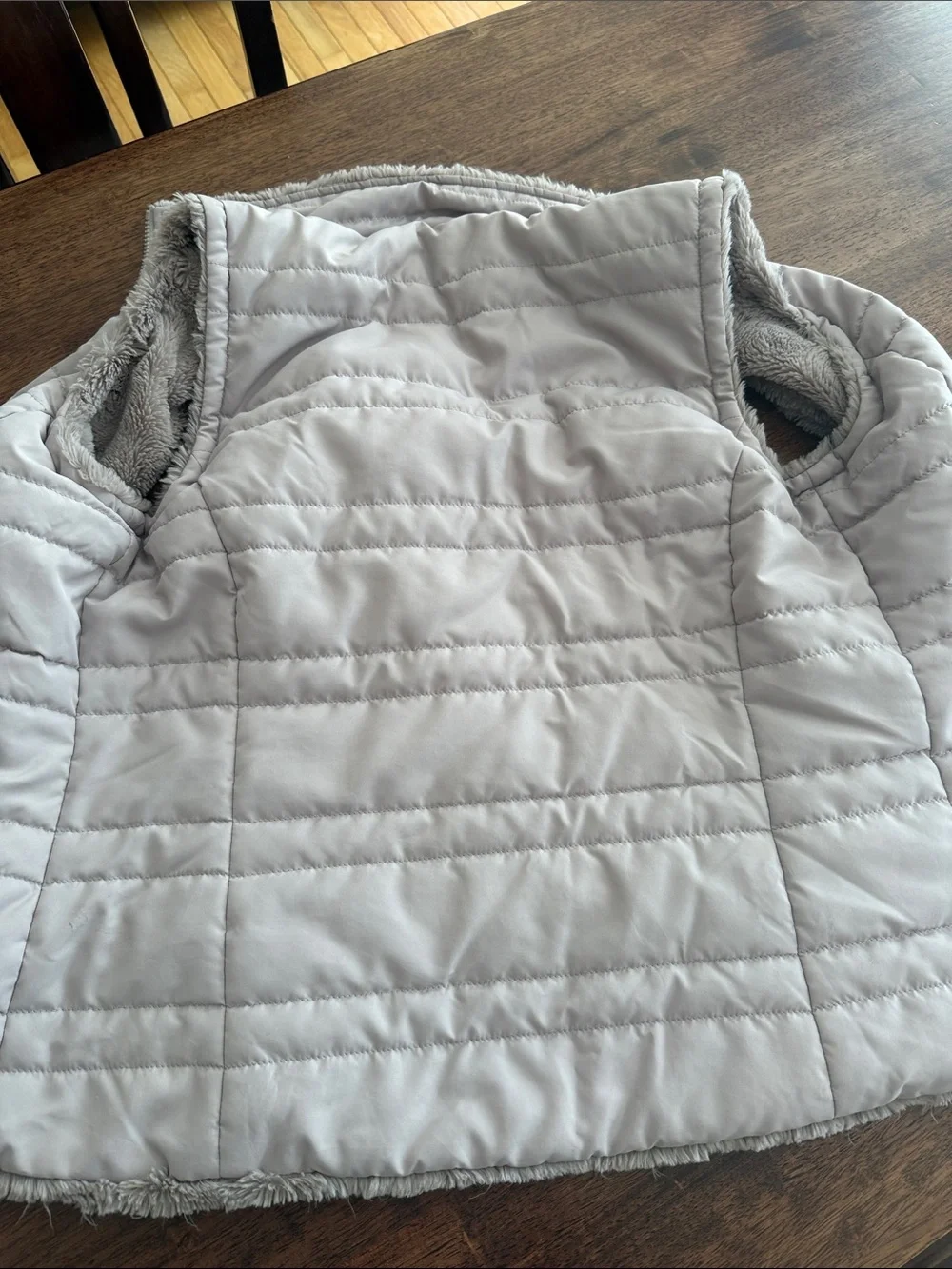 Reversible vest puffer / faux fur